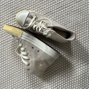 Converse high-top size 6 US